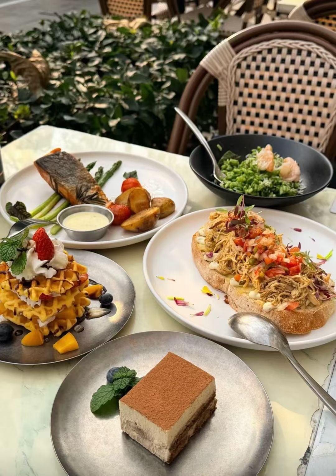 Shared Italian plates on the Justgrapes terrace