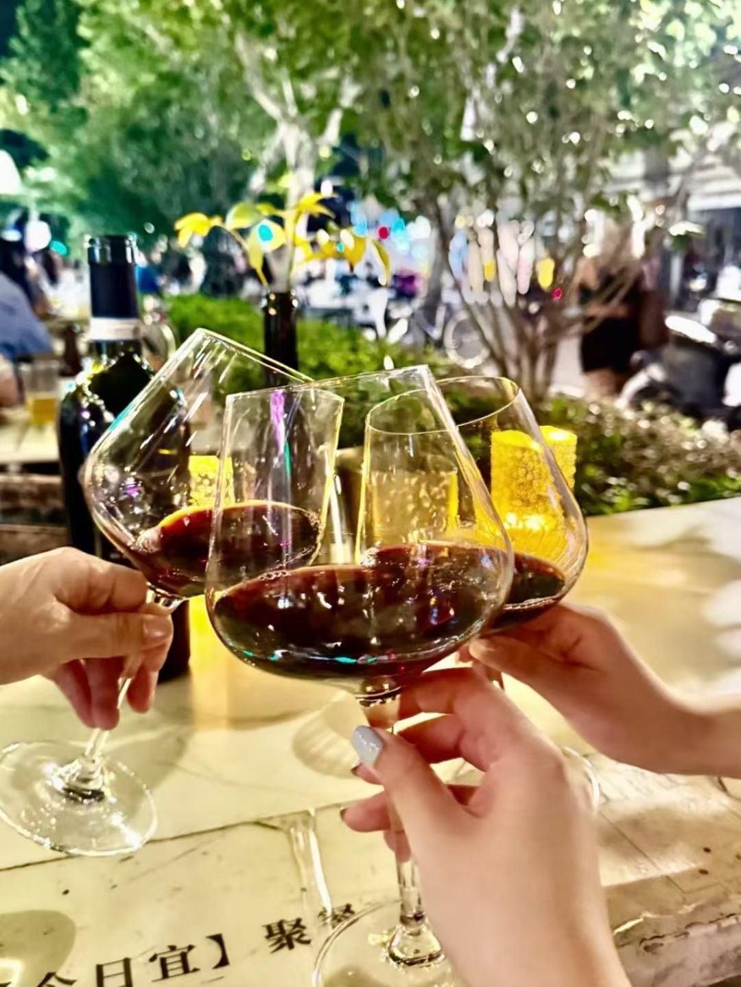 Red wine toast at Justgrapes