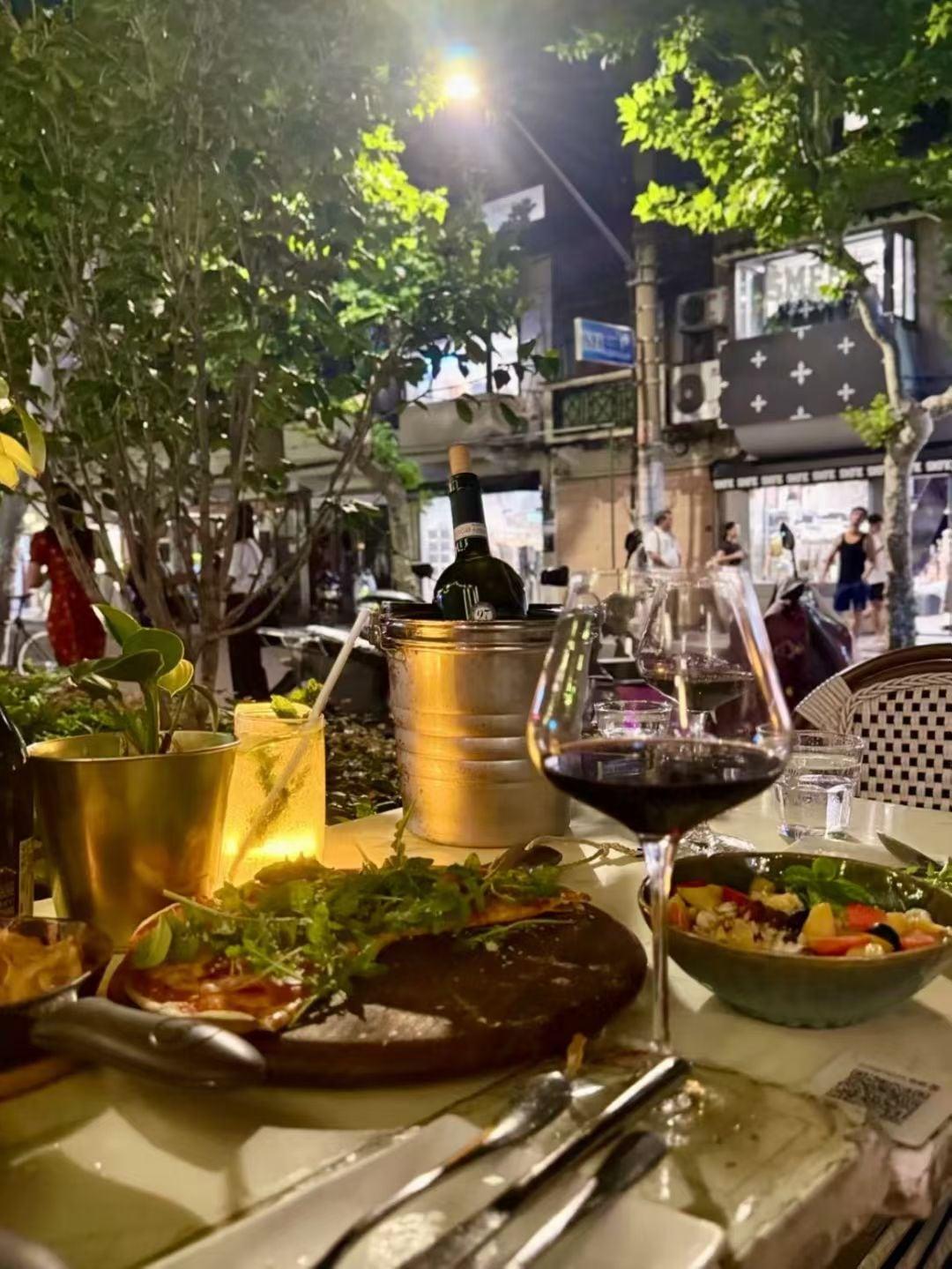 Evening wine on Anfu Road at Justgrapes