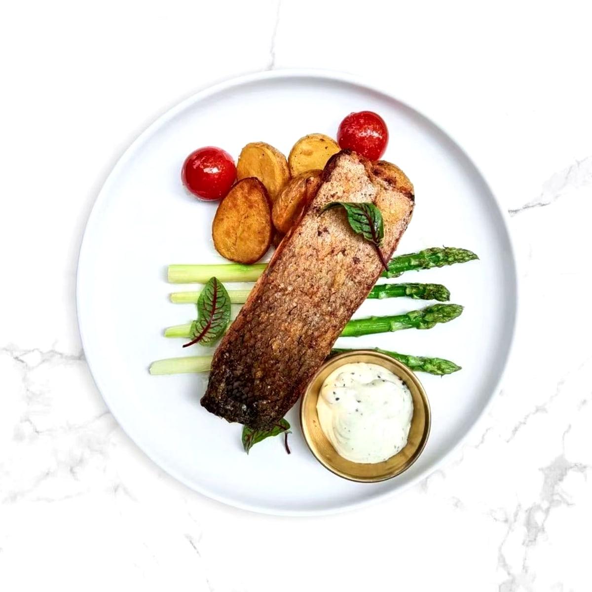 Seared fish with asparagus at Justgrapes