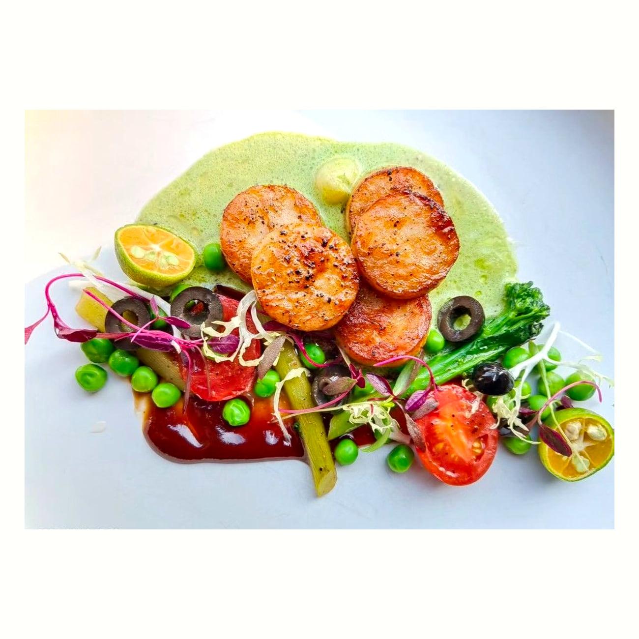 Seared scallops with herb puree at Justgrapes